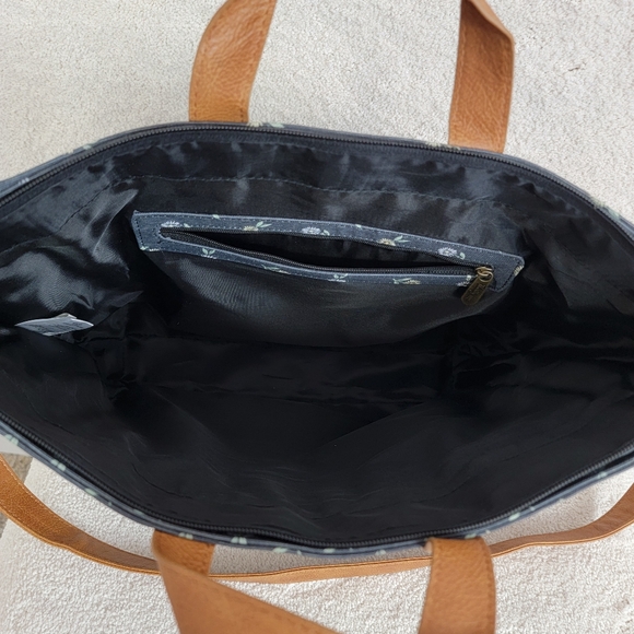 Thirty One Women's Step Up Tote In Ditzy Daisy Print NWOT - Picture 9 of 14